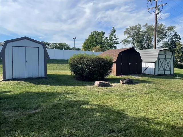 $279,000 | 1309 De Kalb Drive, Cameron, MO 64429