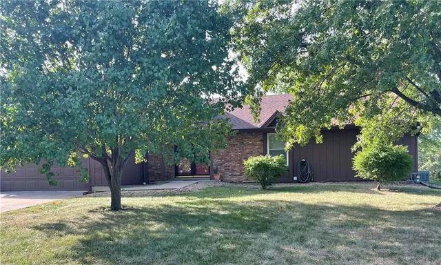 $279,000 | 1309 De Kalb Drive, Cameron, MO 64429