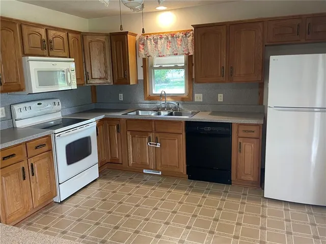 $279,000 | 1309 De Kalb Drive, Cameron, MO 64429