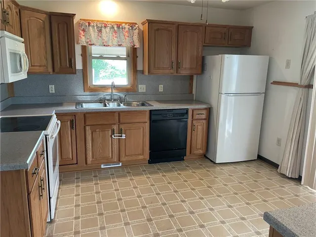 $279,000 | 1309 De Kalb Drive, Cameron, MO 64429