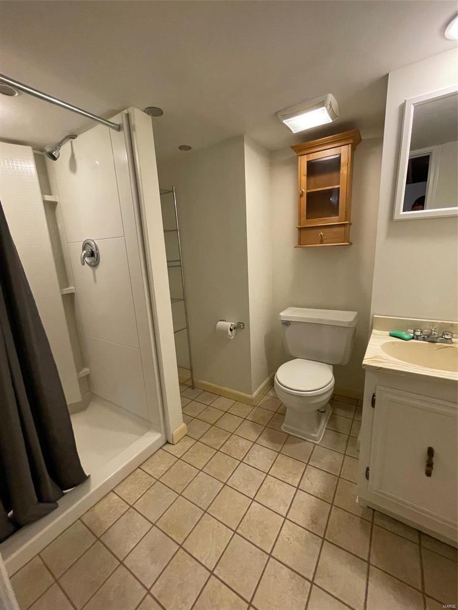 8404 Rockspring Drive St. Louis, MO 63123 - Photo 14 of 18 Gallery Image 14