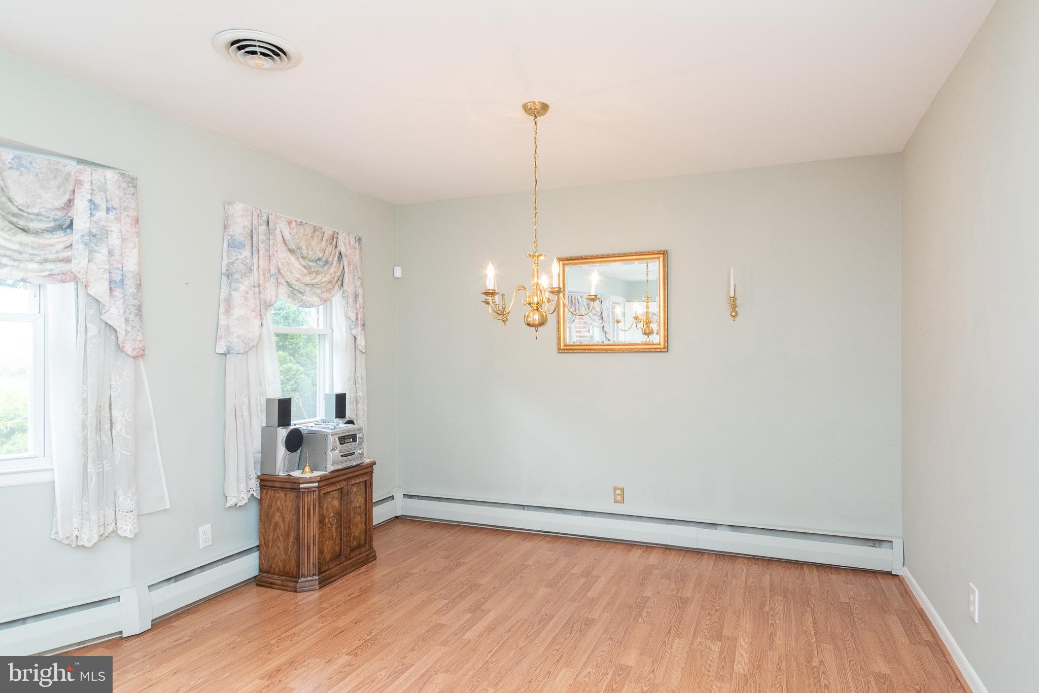 922 Starbit Road Baltimore, MD 21286 - Photo 13 of 31 Dining room