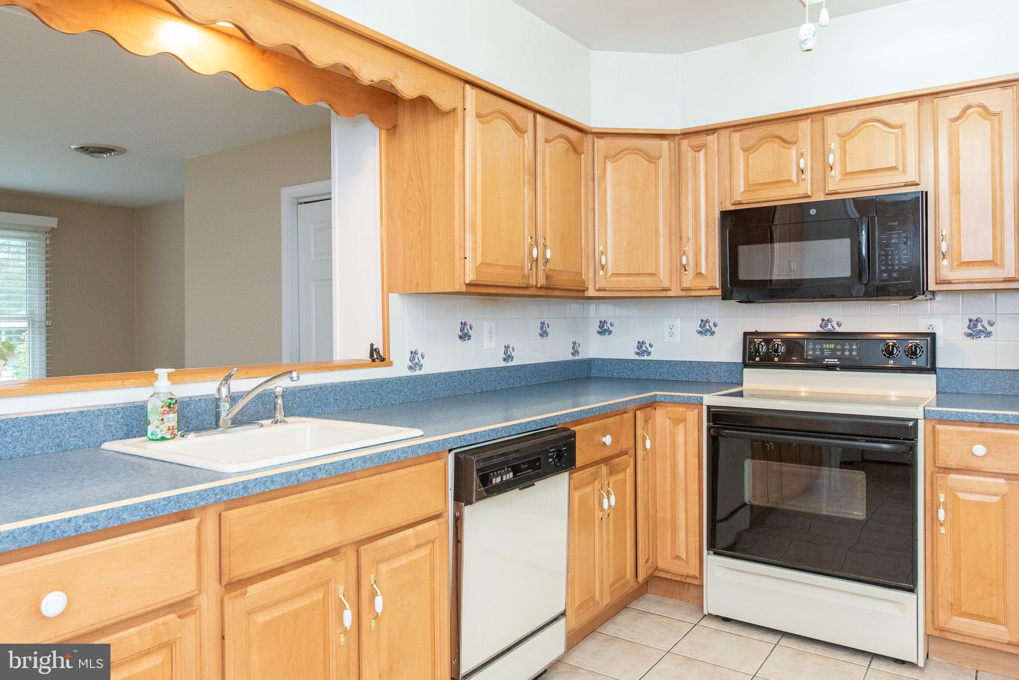 922 Starbit Road Baltimore, MD 21286 - Photo 14 of 31 Eat in kitchen