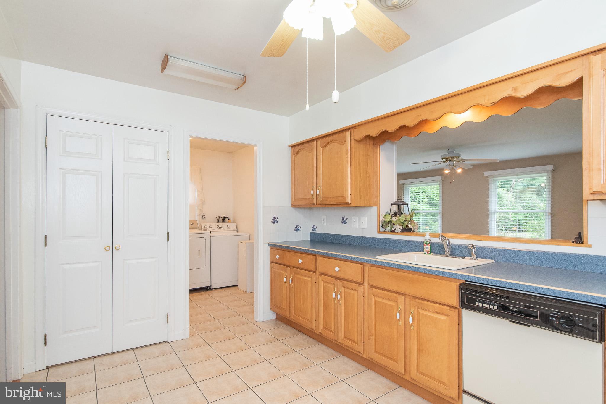 922 Starbit Road Baltimore, MD 21286 - Photo 16 of 31 Kitchen with view into family room
