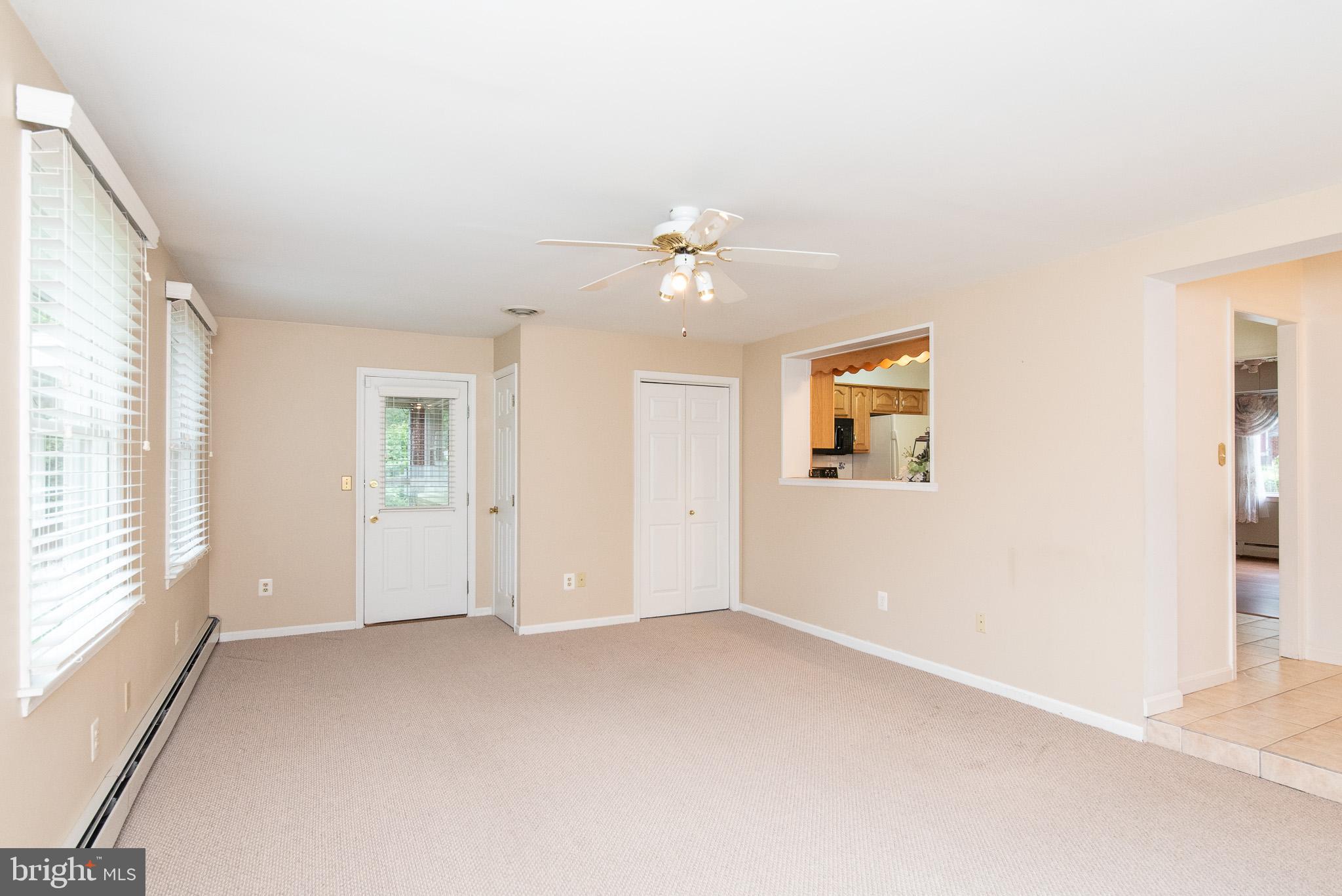 922 Starbit Road Baltimore, MD 21286 - Photo 19 of 31 Family room