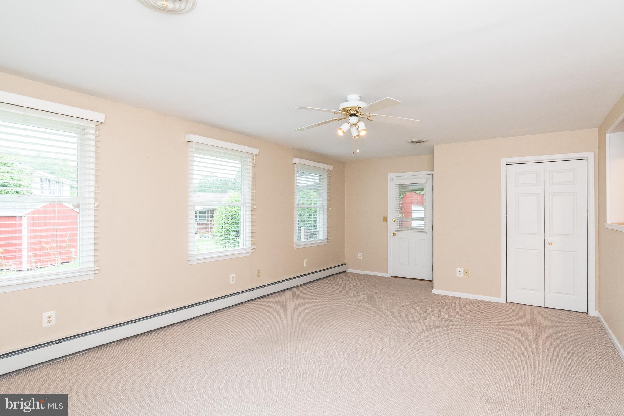 922 Starbit Road Baltimore, MD 21286 - Photo 20 of 31 Family room