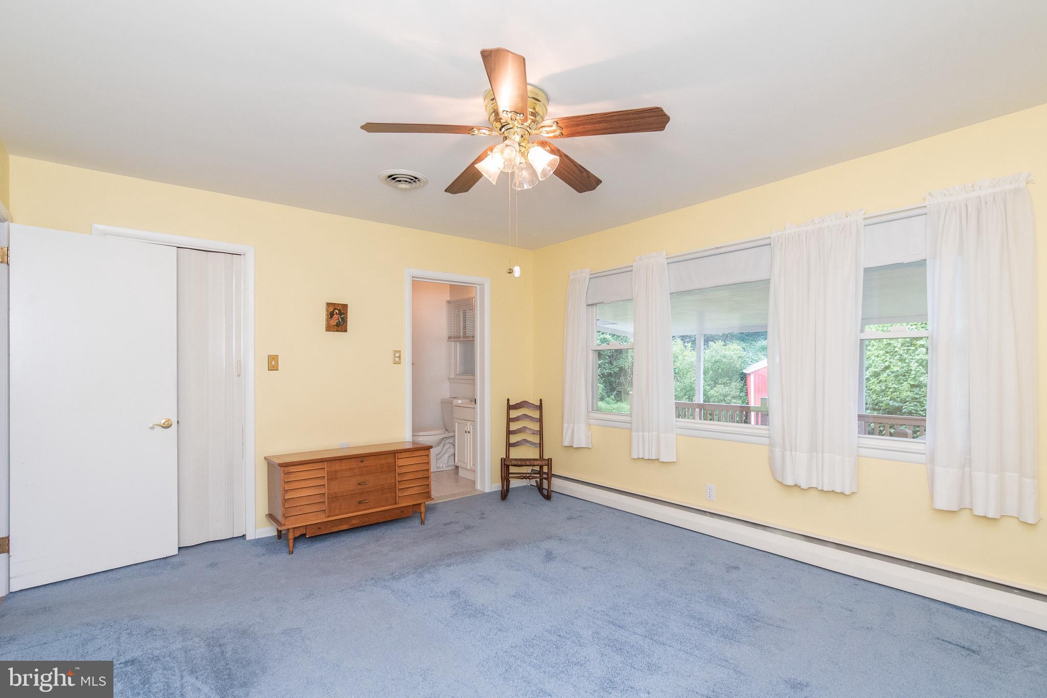 922 Starbit Road Baltimore, MD 21286 - Photo 21 of 31 Master bedroom with master bath