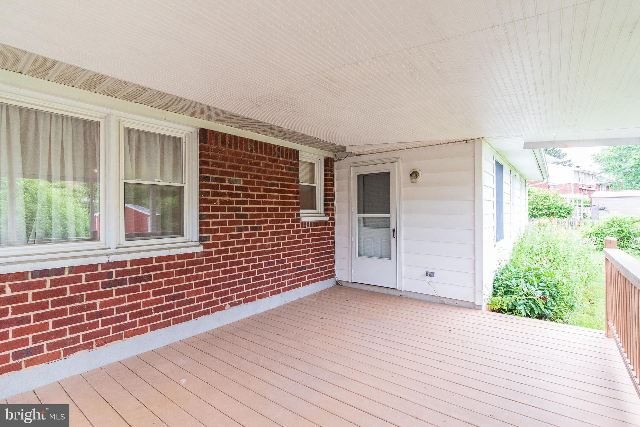 922 Starbit Road Baltimore, MD 21286 - Photo 5 of 31 Patio
