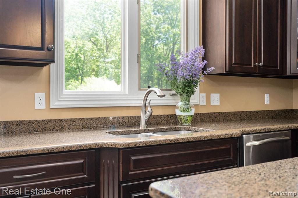 1485 Traceky Drive Rochester Hills, MI 48306 - Photo 9 of 45