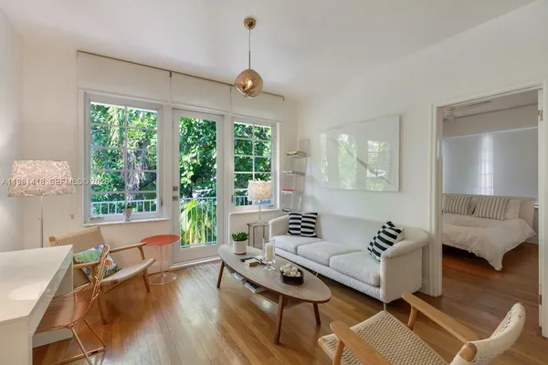 $3,500 | 739 11th Street, Unit 12, Miami Beach, FL 33139