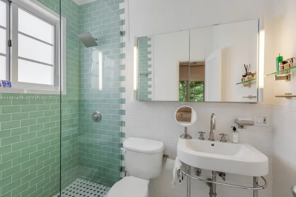 $3,500 | 739 11th Street, Unit 12, Miami Beach, FL 33139