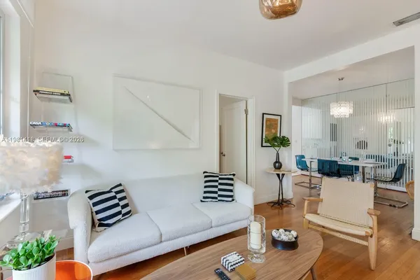 $3,500 | 739 11th Street, Unit 12, Miami Beach, FL 33139