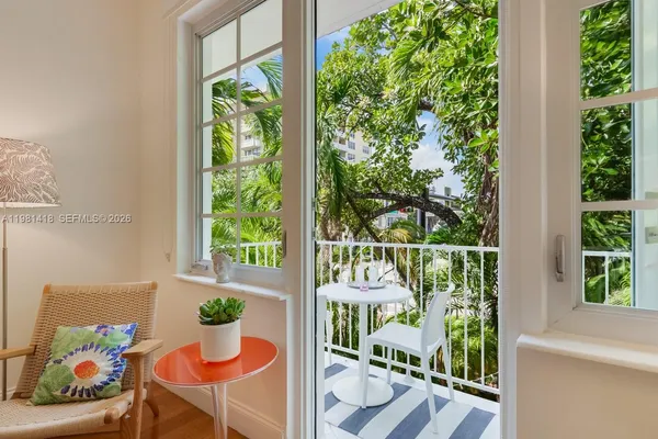 $3,500 | 739 11th Street, Unit 12, Miami Beach, FL 33139