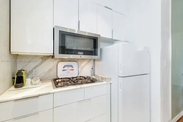 $3,500 | 739 11th Street, Unit 12, Miami Beach, FL 33139