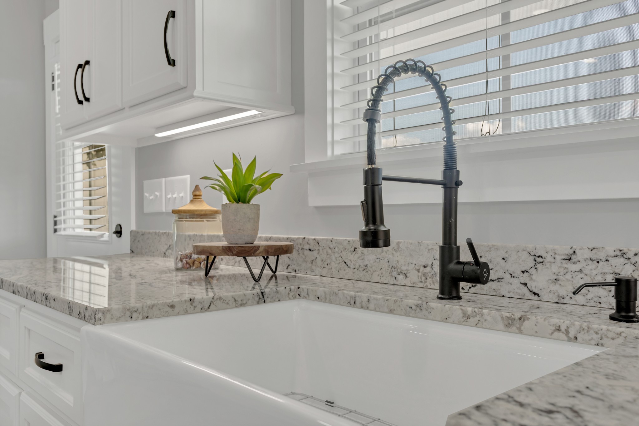 200 Beartown Road Loretto, TN 38469 - Photo 11 of 24 a bath tub with a sink