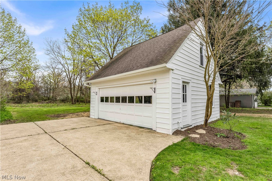 1539 Sunview Road Cleveland, OH 44124 - Photo 36 of 38 Garage featuring a lawn