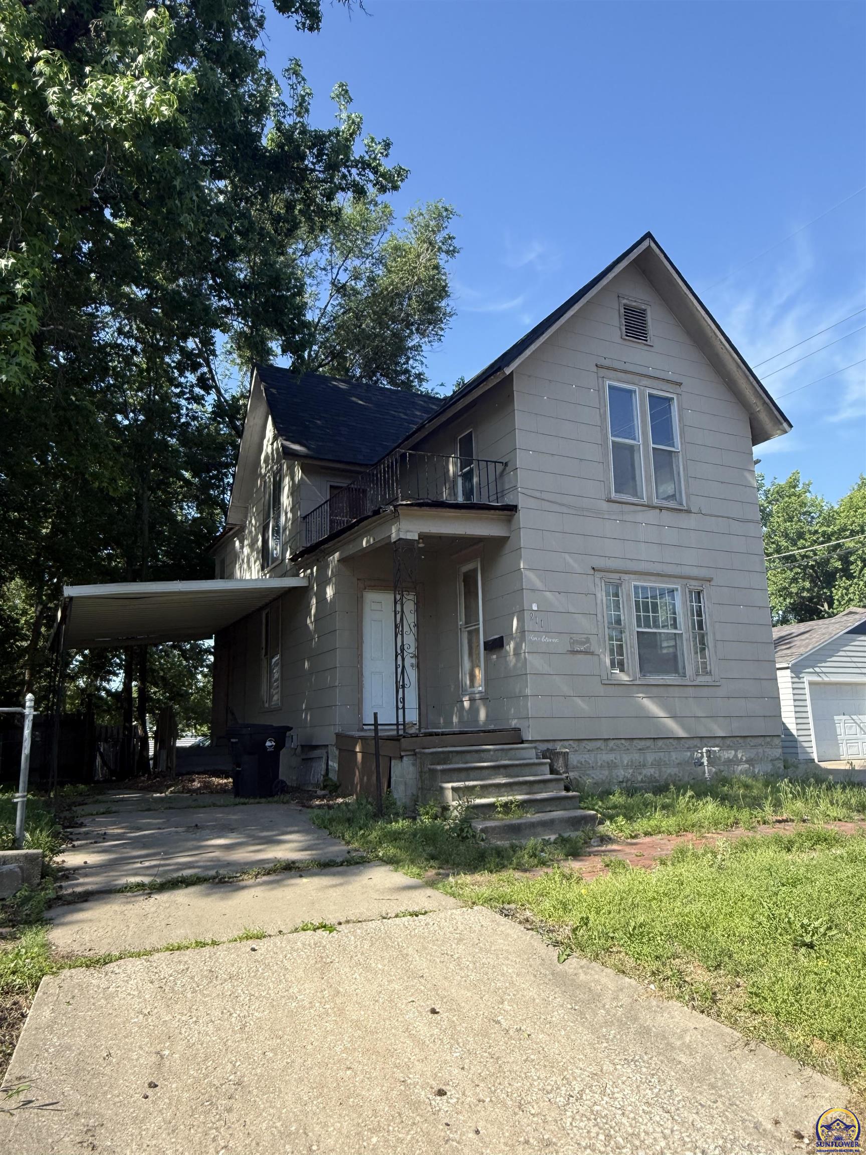 911 Southwest 3rd Street Topeka, KS 66606 - Photo 1 of 18