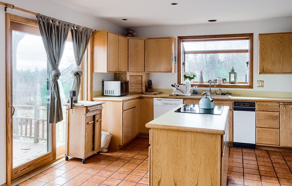 6 Lowry Lane Rutland, MA 01543 - Photo 16 of 40 Gallery Image 16