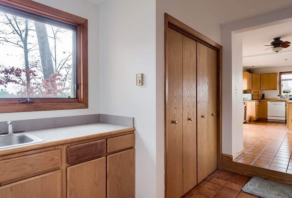 6 Lowry Lane Rutland, MA 01543 - Photo 21 of 40 Gallery Image 21
