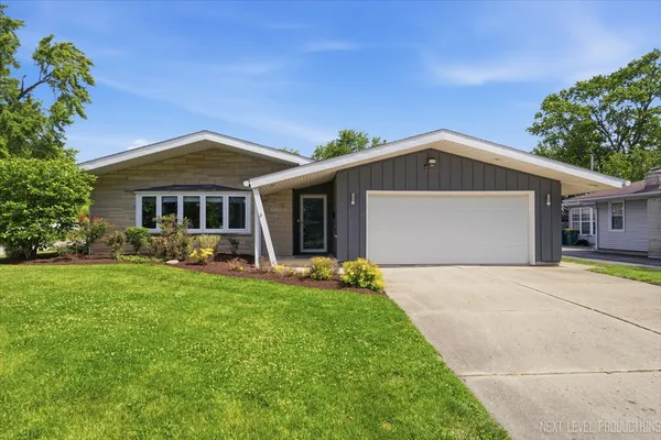 $380,000 | 1002 Holly Court, Lockport, IL 60441