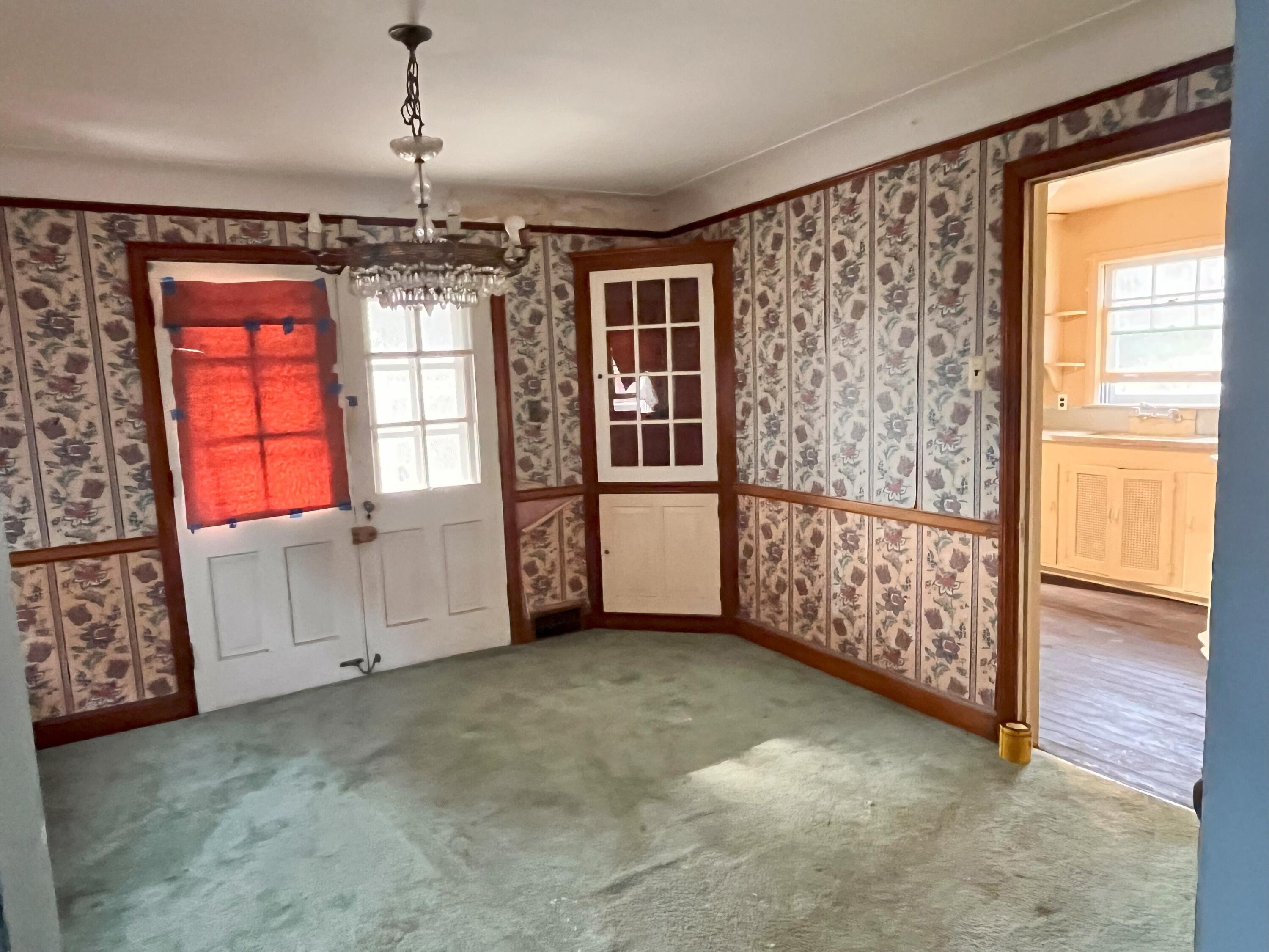 9909 Coyle Street Detroit, MI 48227 - Photo 4 of 26 9909 Coyle Dining room