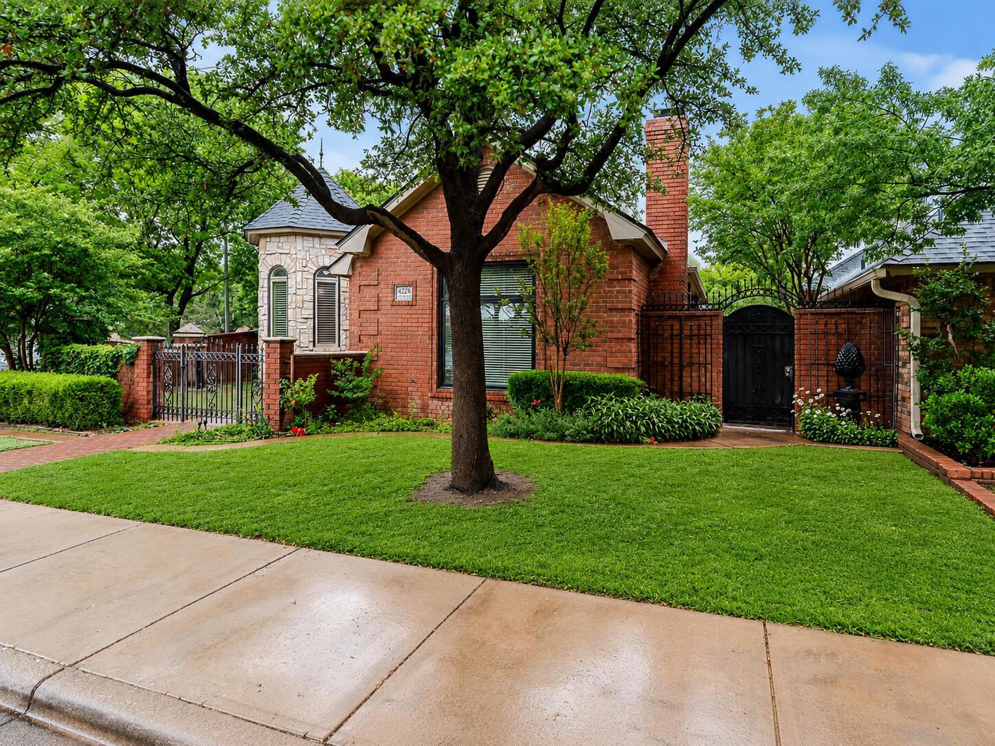 4226 97th Place Lubbock, TX 79423 - Photo 3 of 52 a front view of house with yard and green space