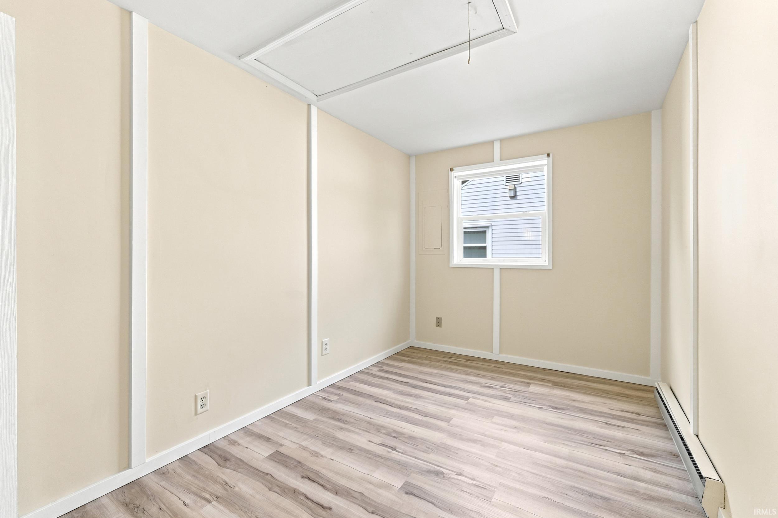 1421 Rabbit Run Huntertown, IN 46748 - Photo 6 of 37 Gallery Image 6