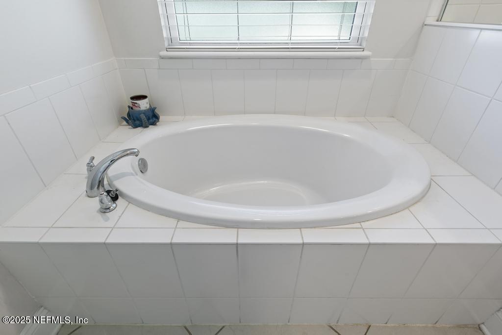 10944 Lothmore Road Jacksonville, FL 32221 - Photo 45 of 85 a bathroom with a bathtub