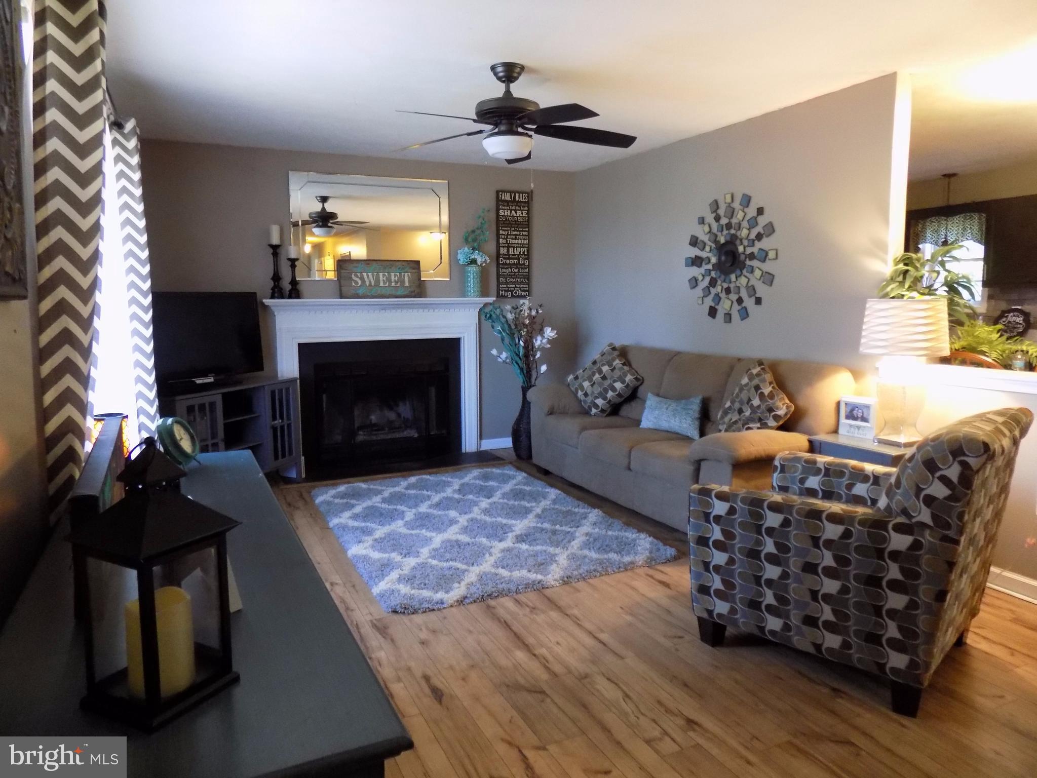31 Cliffside Road Linden, VA 22642 - Photo 3 of 29 Living Room
