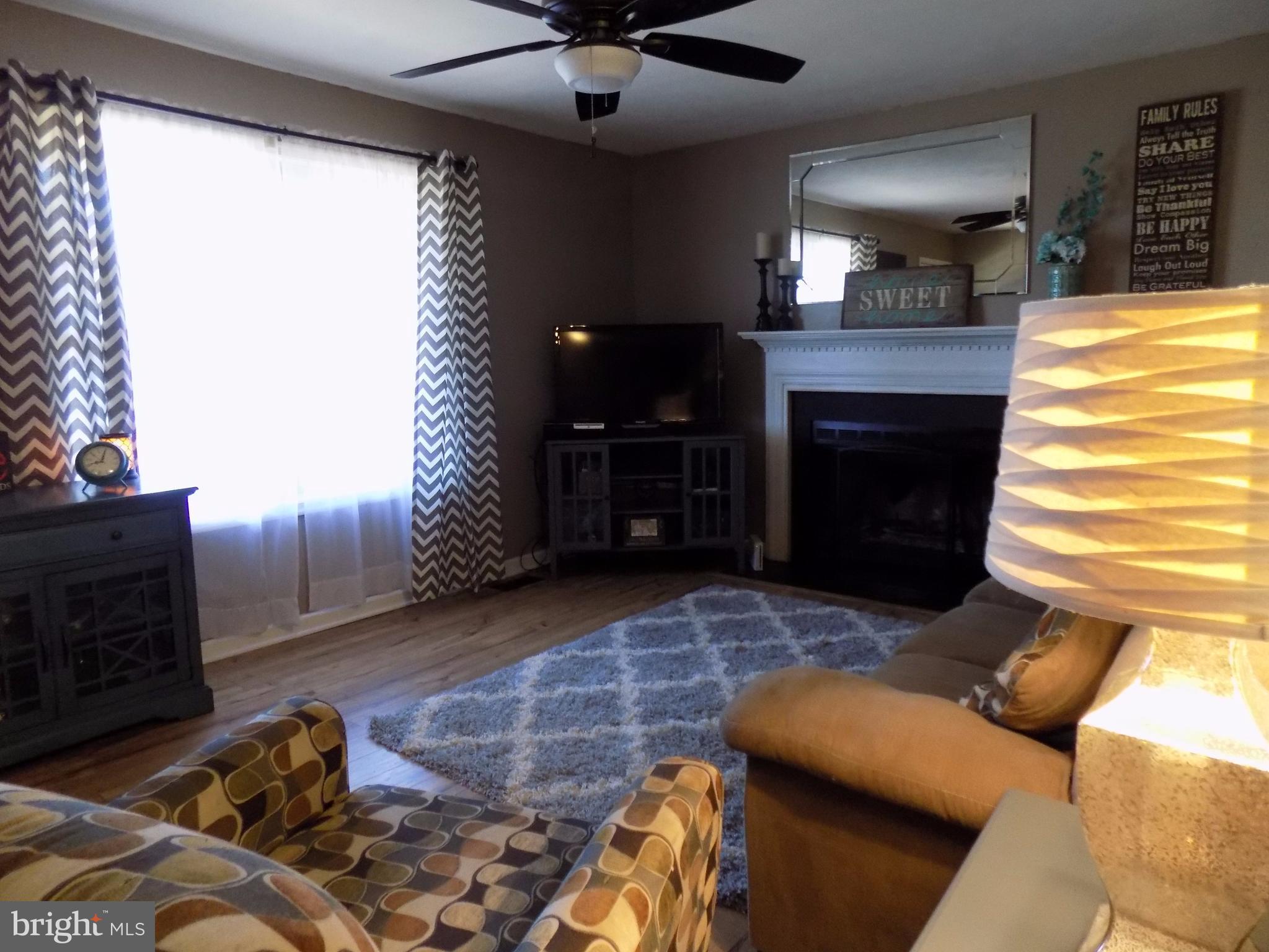 31 Cliffside Road Linden, VA 22642 - Photo 4 of 29 Living Room