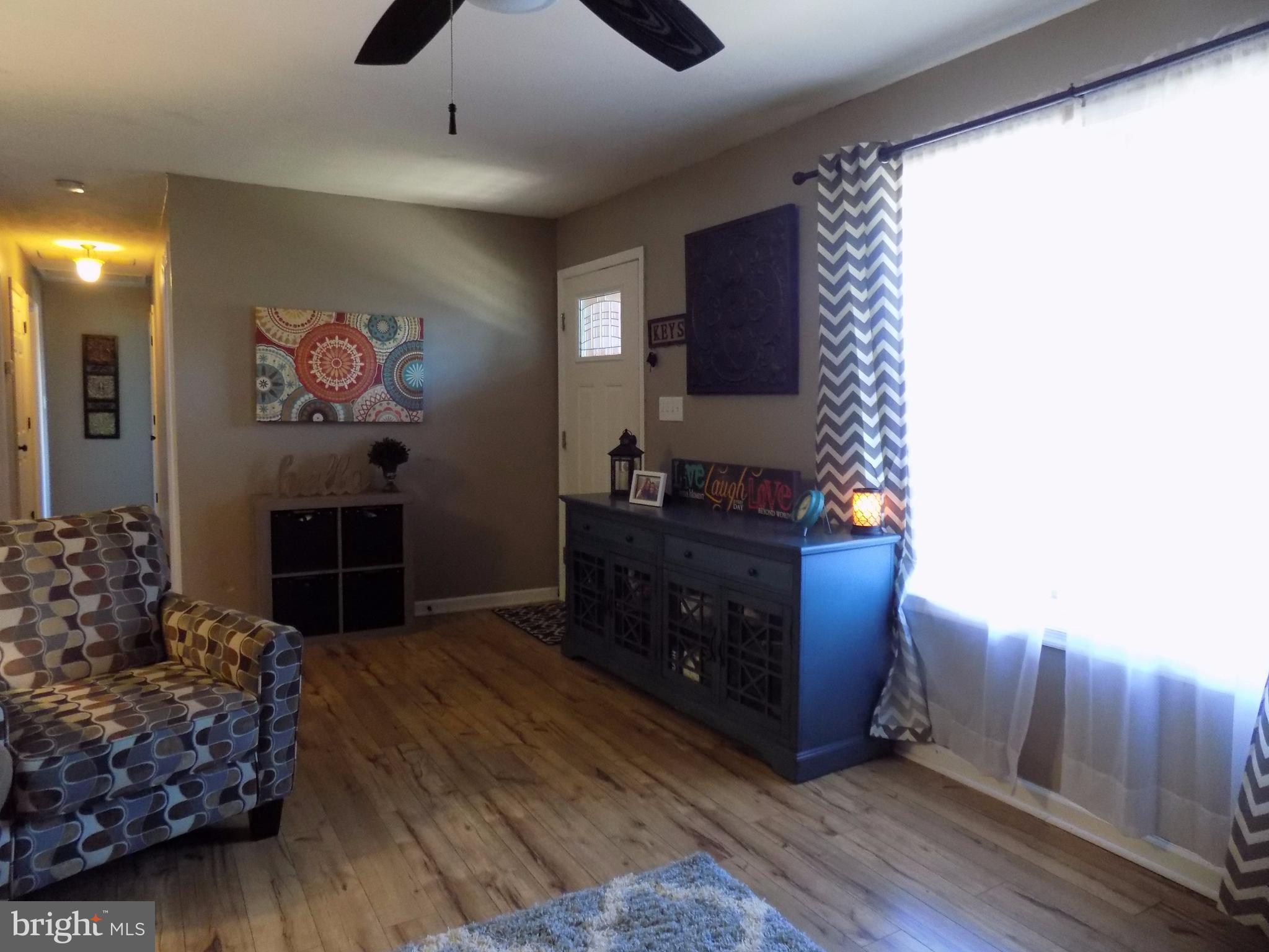31 Cliffside Road Linden, VA 22642 - Photo 6 of 29 Living Room