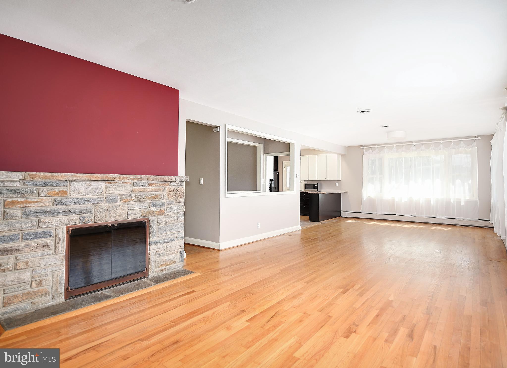 5511 Greenleaf Road Baltimore, MD 21210 - Photo 5 of 45 Living Room w/ wood burning fireplace