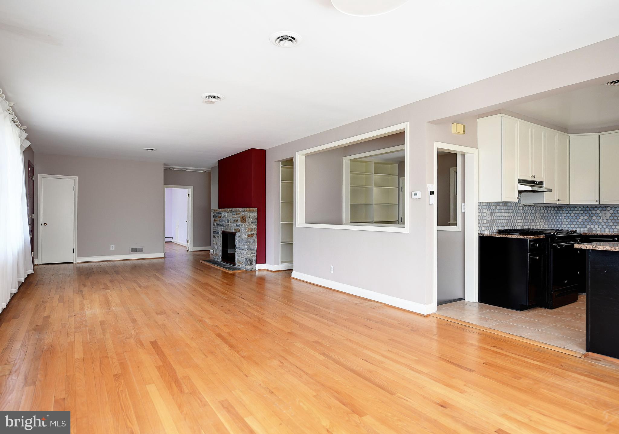 5511 Greenleaf Road Baltimore, MD 21210 - Photo 10 of 45 Dining / Living Room