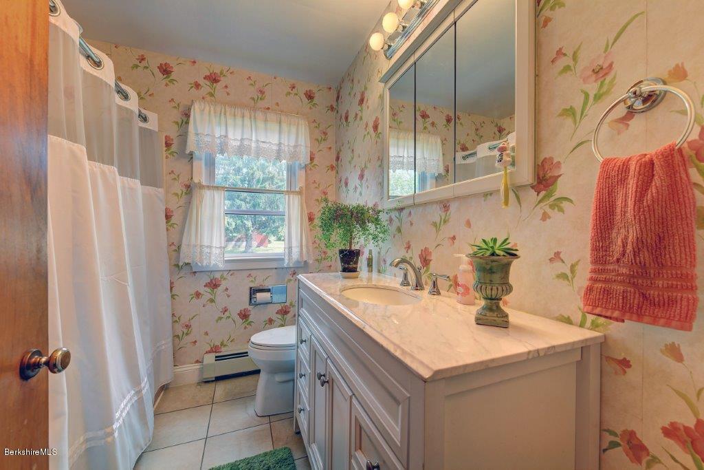 173 Eleanor Road Pittsfield, MA 01201 - Photo 12 of 38 16-Bathroom