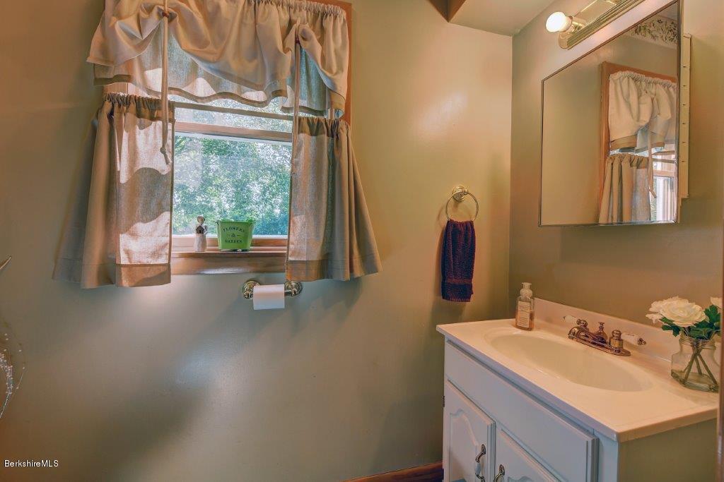 173 Eleanor Road Pittsfield, MA 01201 - Photo 14 of 38 18-Half Bath