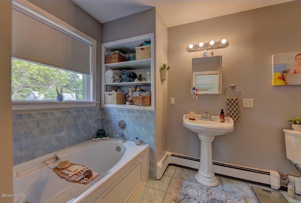 173 Eleanor Road Pittsfield, MA 01201 - Photo 21 of 38 25-2nd Floor Master Bathroom