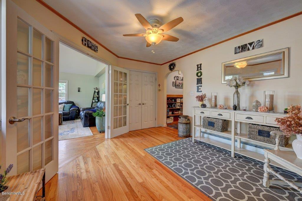 173 Eleanor Road Pittsfield, MA 01201 - Photo 4 of 38 7-Foyer