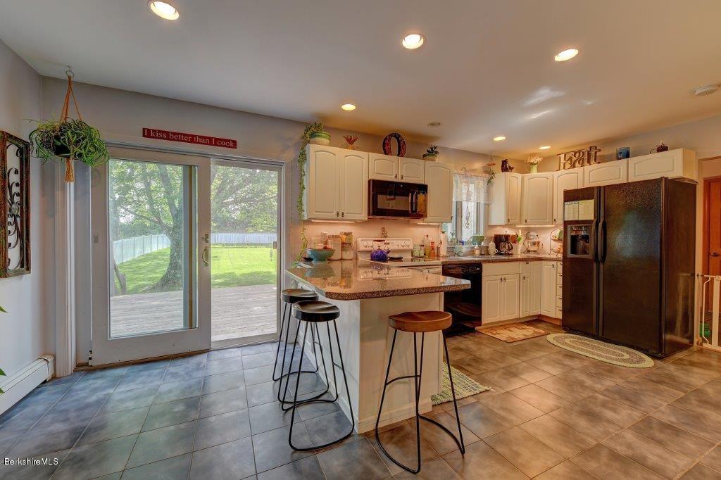 173 Eleanor Road Pittsfield, MA 01201 - Photo 8 of 38 12-Kitchen