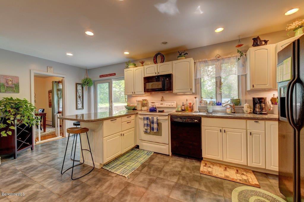 173 Eleanor Road Pittsfield, MA 01201 - Photo 9 of 38 13-Kitchen