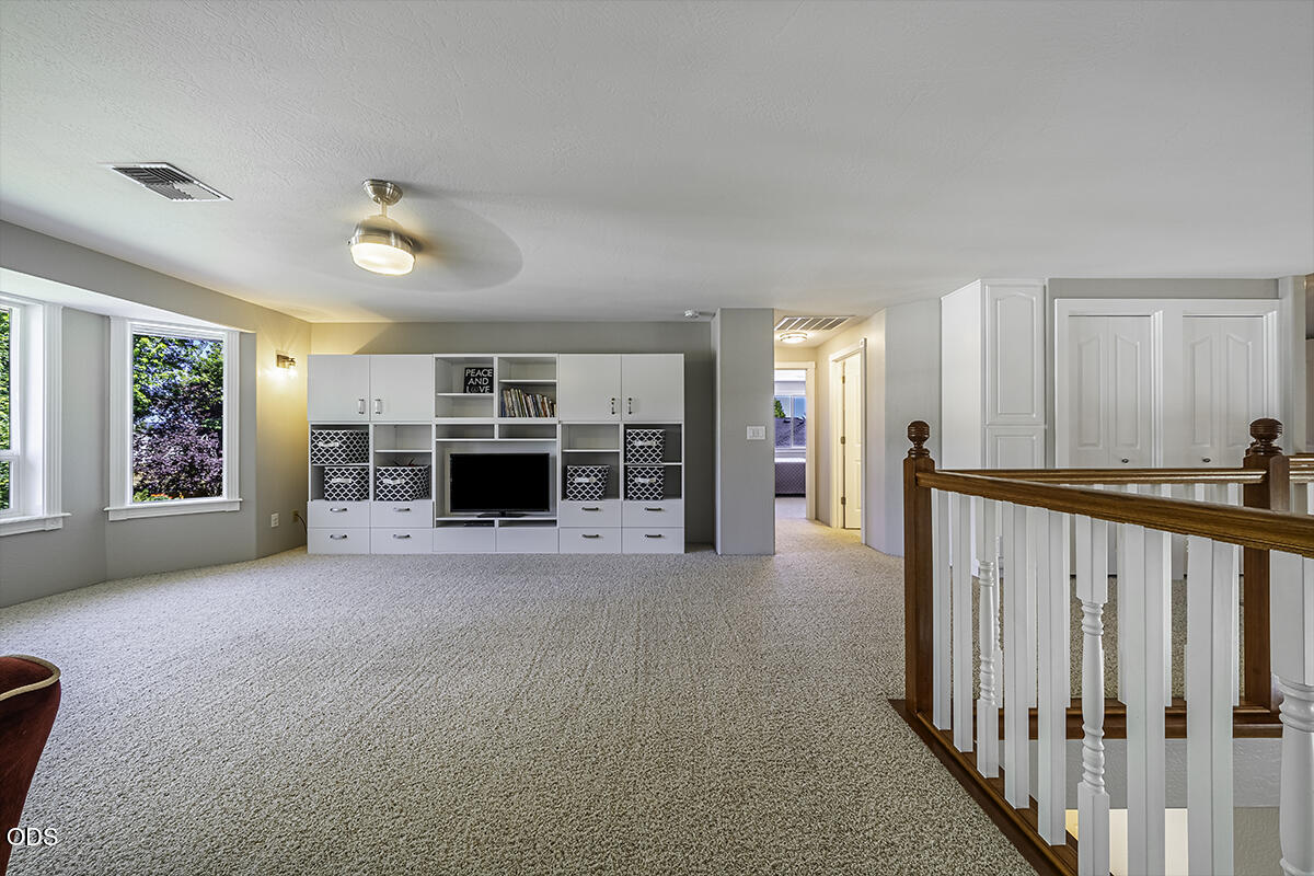 861 Mendolia Way Central Point, OR 97502 - Photo 24 of 35