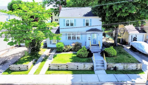 $900,000 | 716 Chestnut Street, Secaucus, NJ 07094