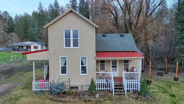 $450,000 | 3926 East Chattaroy Road, Chattaroy, WA 99003