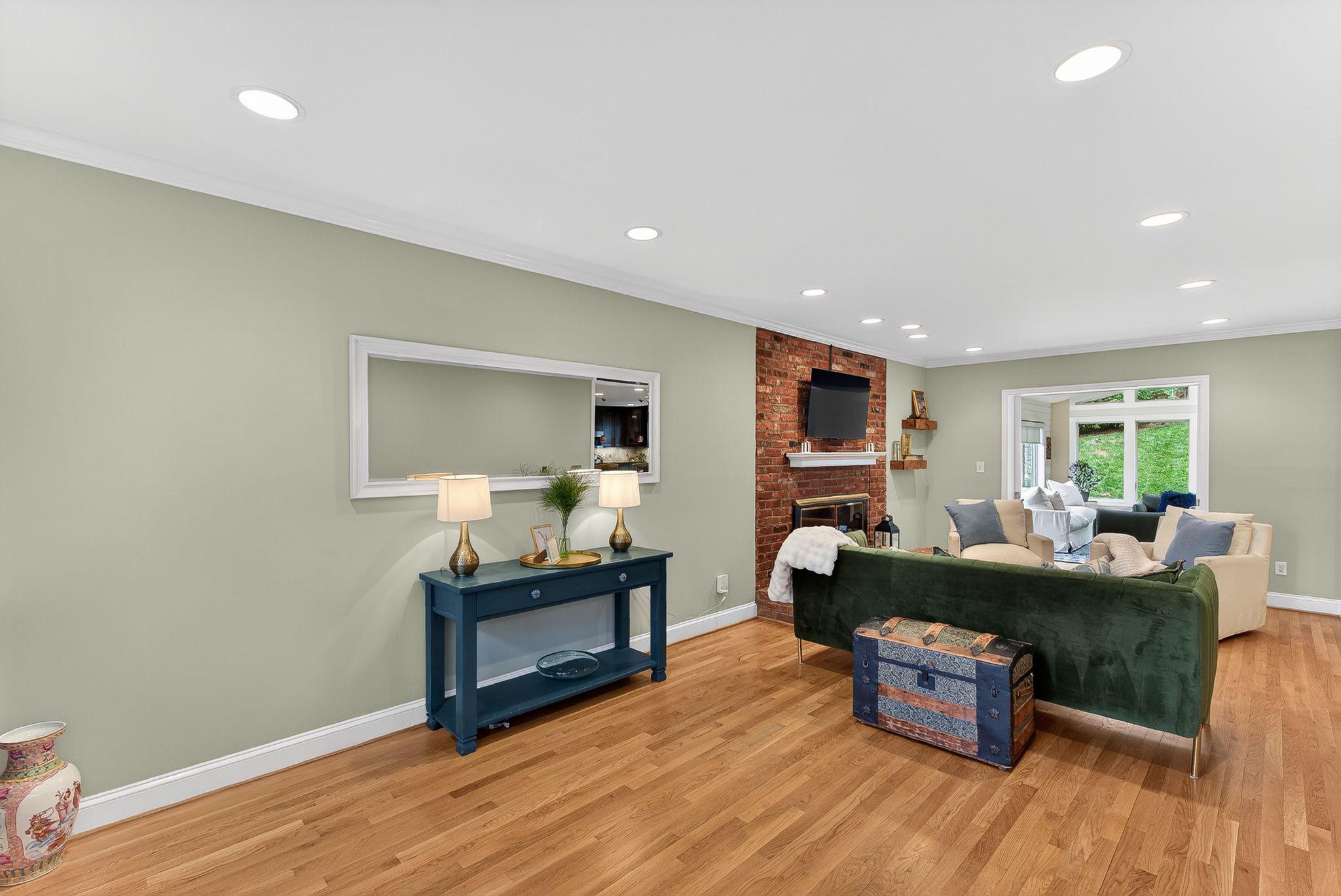 4519 Pickett Road Fairfax, VA 22032 - Photo 9 of 46
