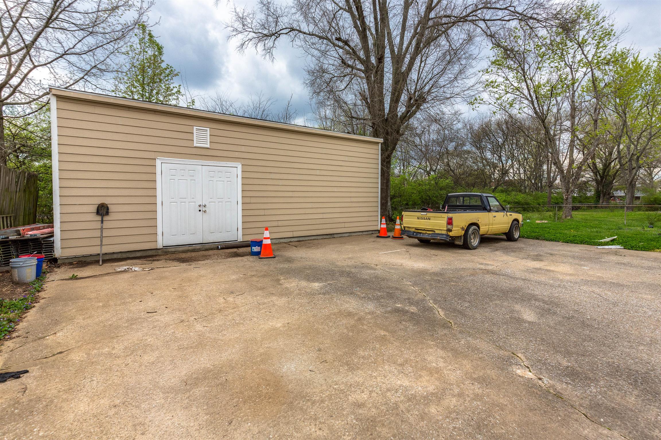 433 Cedarcliff Road Antioch, TN 37013 - Photo 28 of 30 Huge storage building to remain.