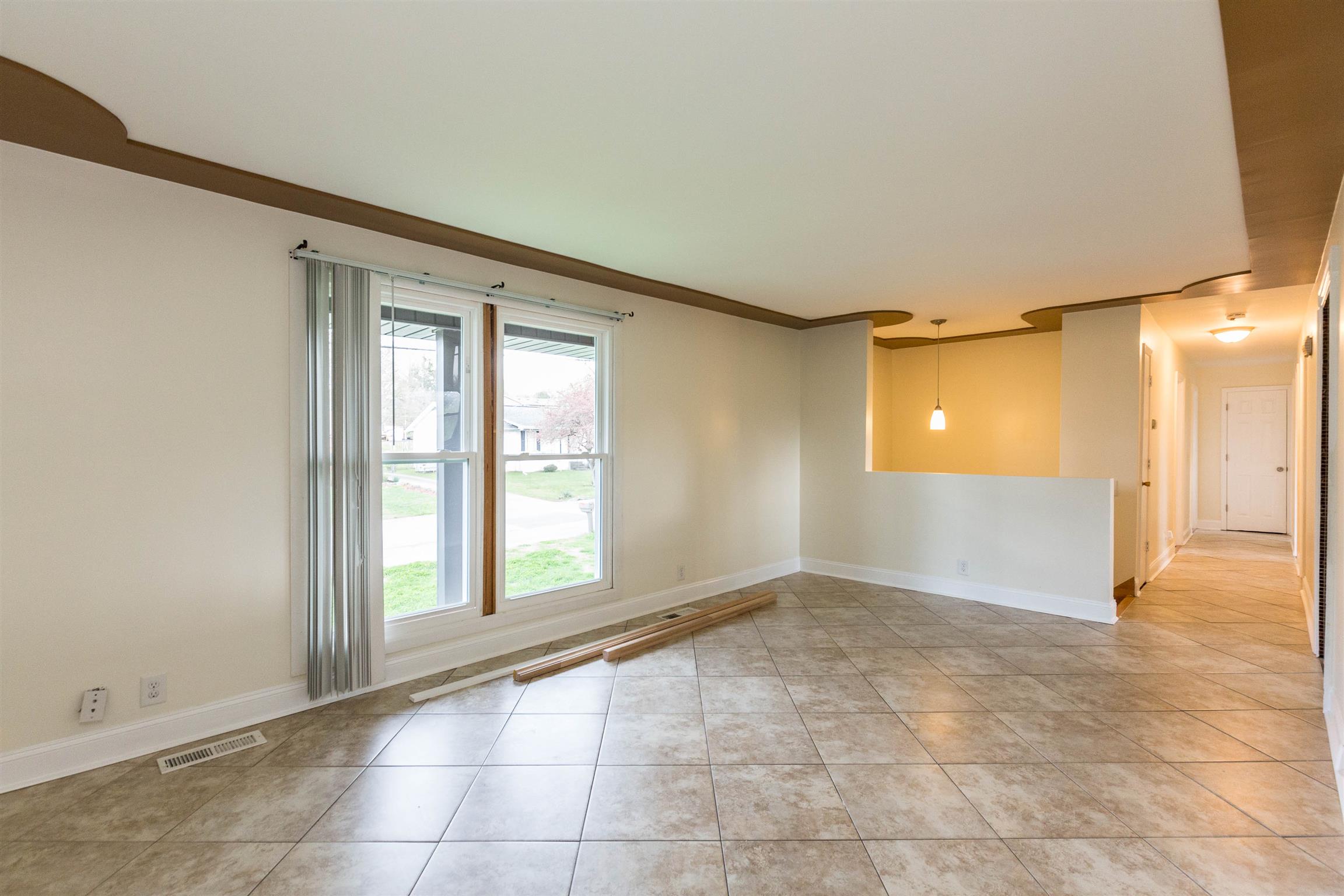 433 Cedarcliff Road Antioch, TN 37013 - Photo 10 of 30 Ample room in the living room with large picture windows.