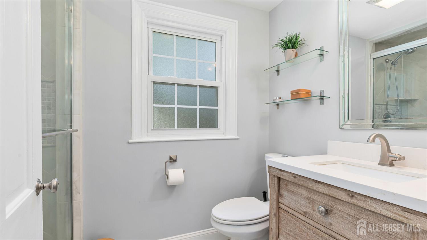 1085 Kenyon Avenue Plainfield, NJ 07060 - Photo 29 of 50 a bathroom with a toilet a sink and mirror