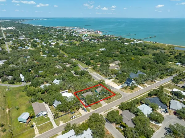 $445,000 | 501 Traylor Boulevard, Rockport, TX 78382