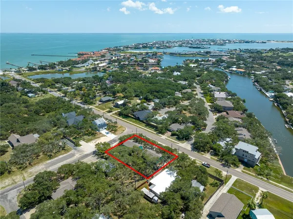 $445,000 | 501 Traylor Boulevard, Rockport, TX 78382