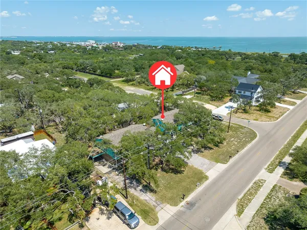 $445,000 | 501 Traylor Boulevard, Rockport, TX 78382