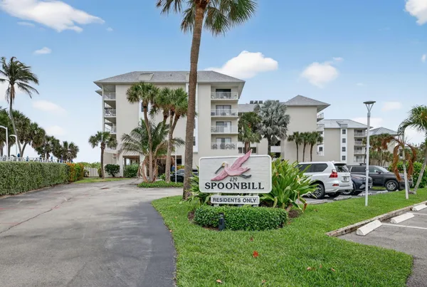 $649,900 | 429 Northeast Tradewind Lane, Unit 303, Jensen Beach, FL 34957